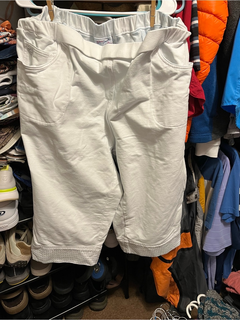 Quacker Factory White Pull-On Capri Pants with Eyelet Hem